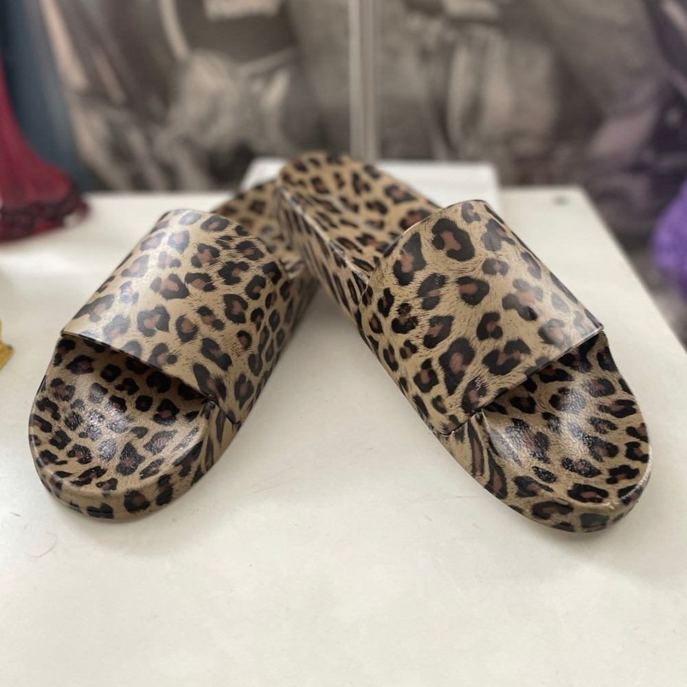Steve Madden Brown and Black Slide Sandals